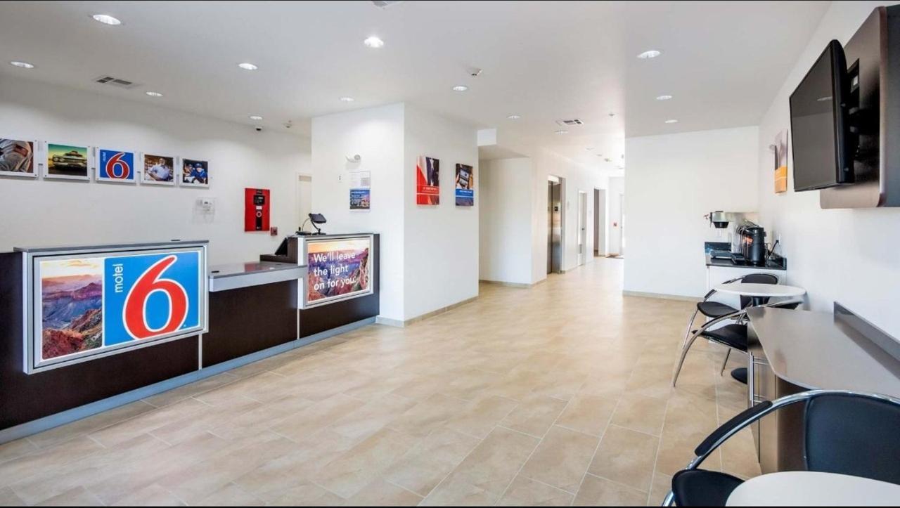 Hotel 6-channelview, Tx 2*