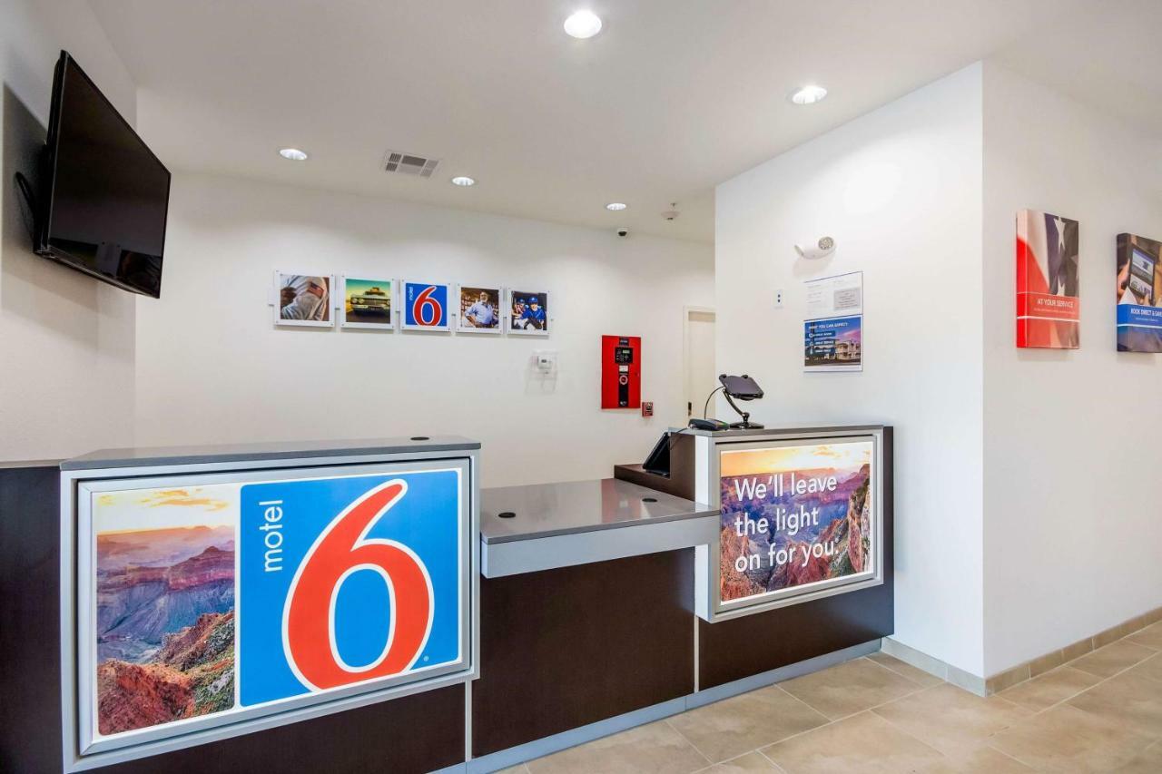 Hotel 6-channelview, Tx