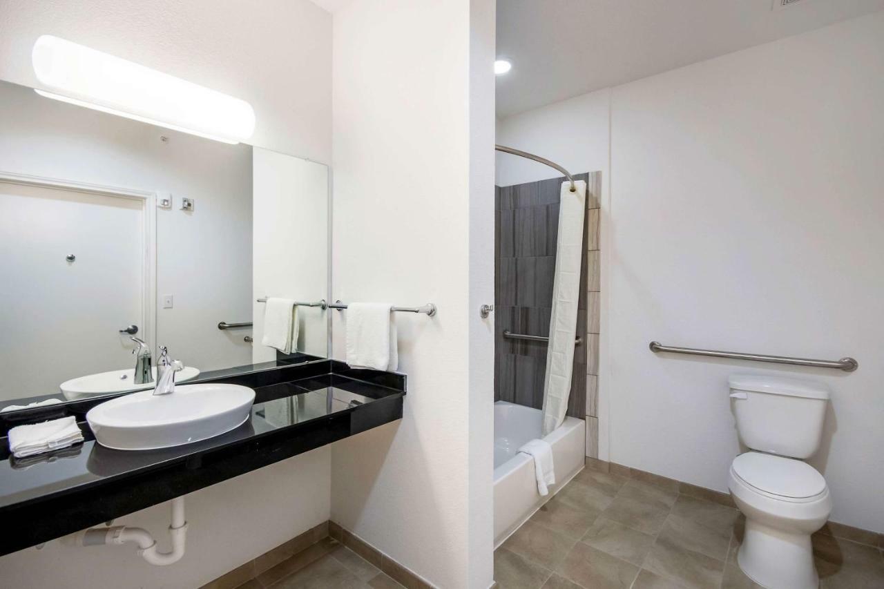 6-channelview, Tx Hotel 2*